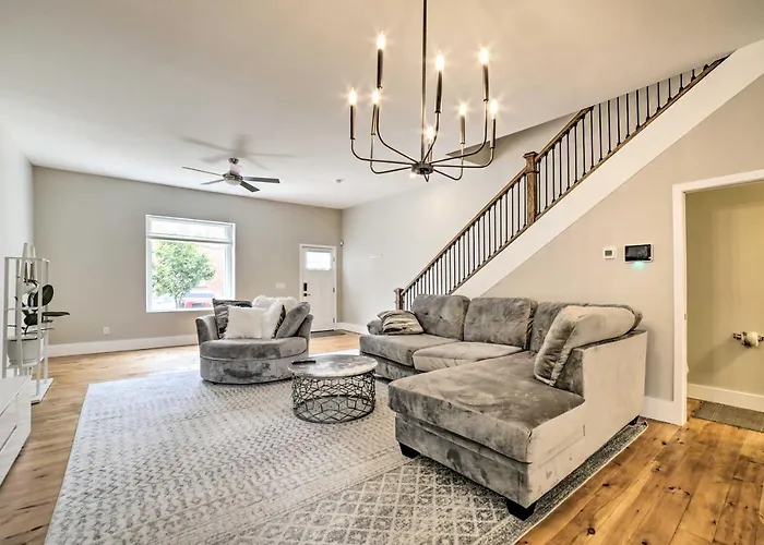 Well-Appointed Pittsburgh Home 1 Mi To Dtwn!